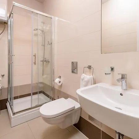 Ora Apartment Split