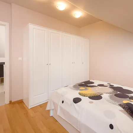 Apartment Ora *