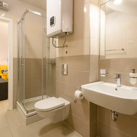 Ora Apartment Split