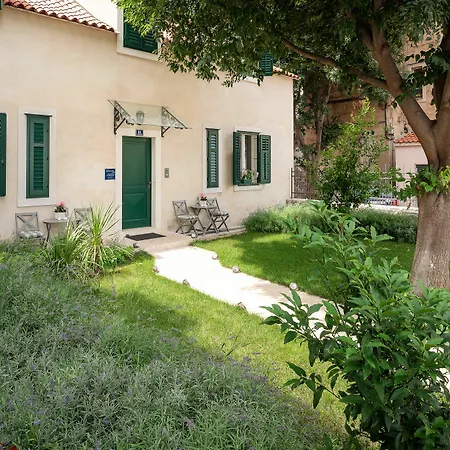 Ora Apartment *